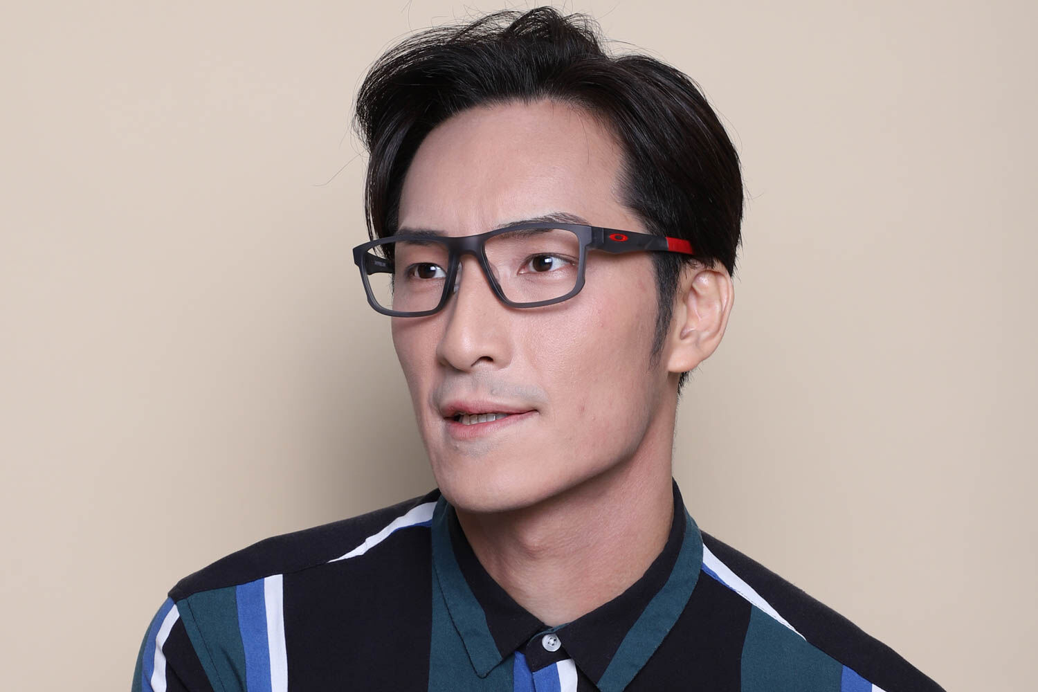 Oakley OX8051 HYPERLINK Asian Fit 805103 スクエア Satin Grey Smoke
