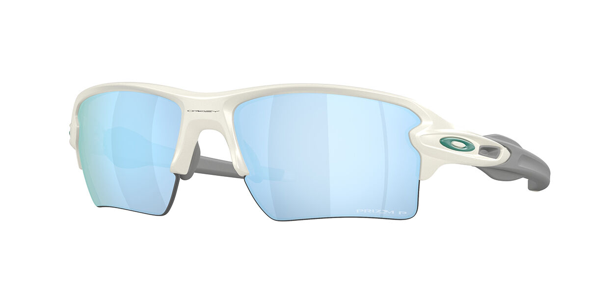 クリアフレーム ラップアラウンドサングラス　100% Oakley（オークリー） ラップアラウンド サングラス | SmartBuyGlasses JP